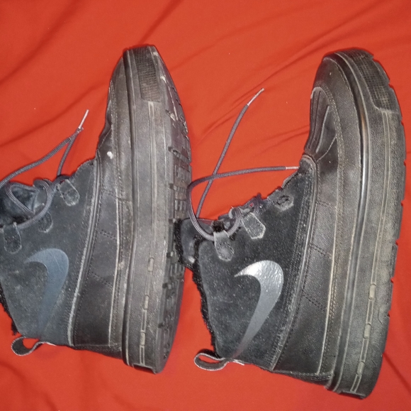 Nike woodside duck boot 6.5y black - Picture 2 of 7